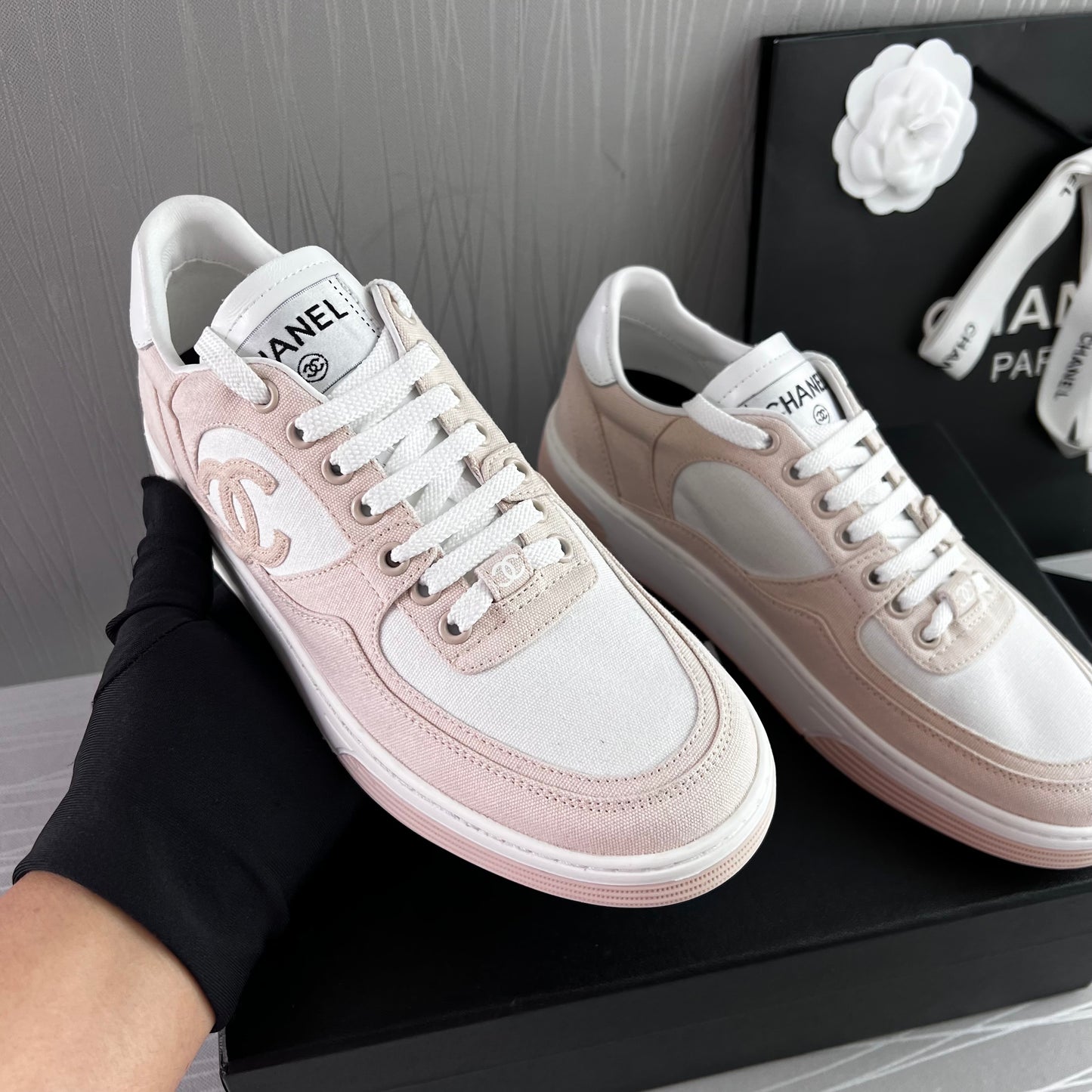 Sneakers C color blanco con beige