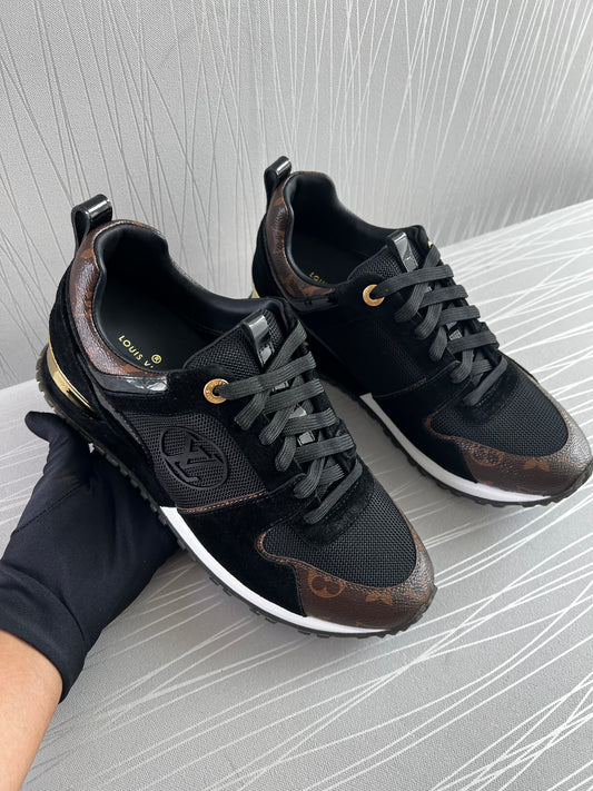 Sneakers L color café con negro